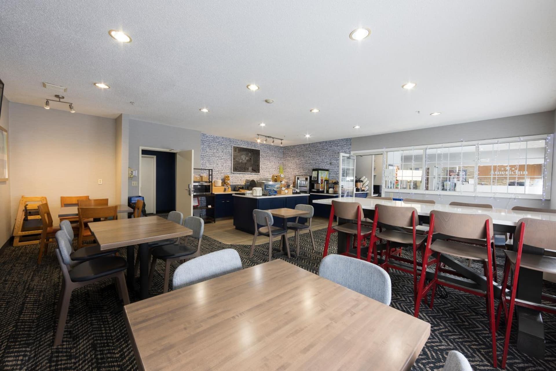 AmericInn by Wyndham Duluth gallery photo in Duluth, MN — image 10