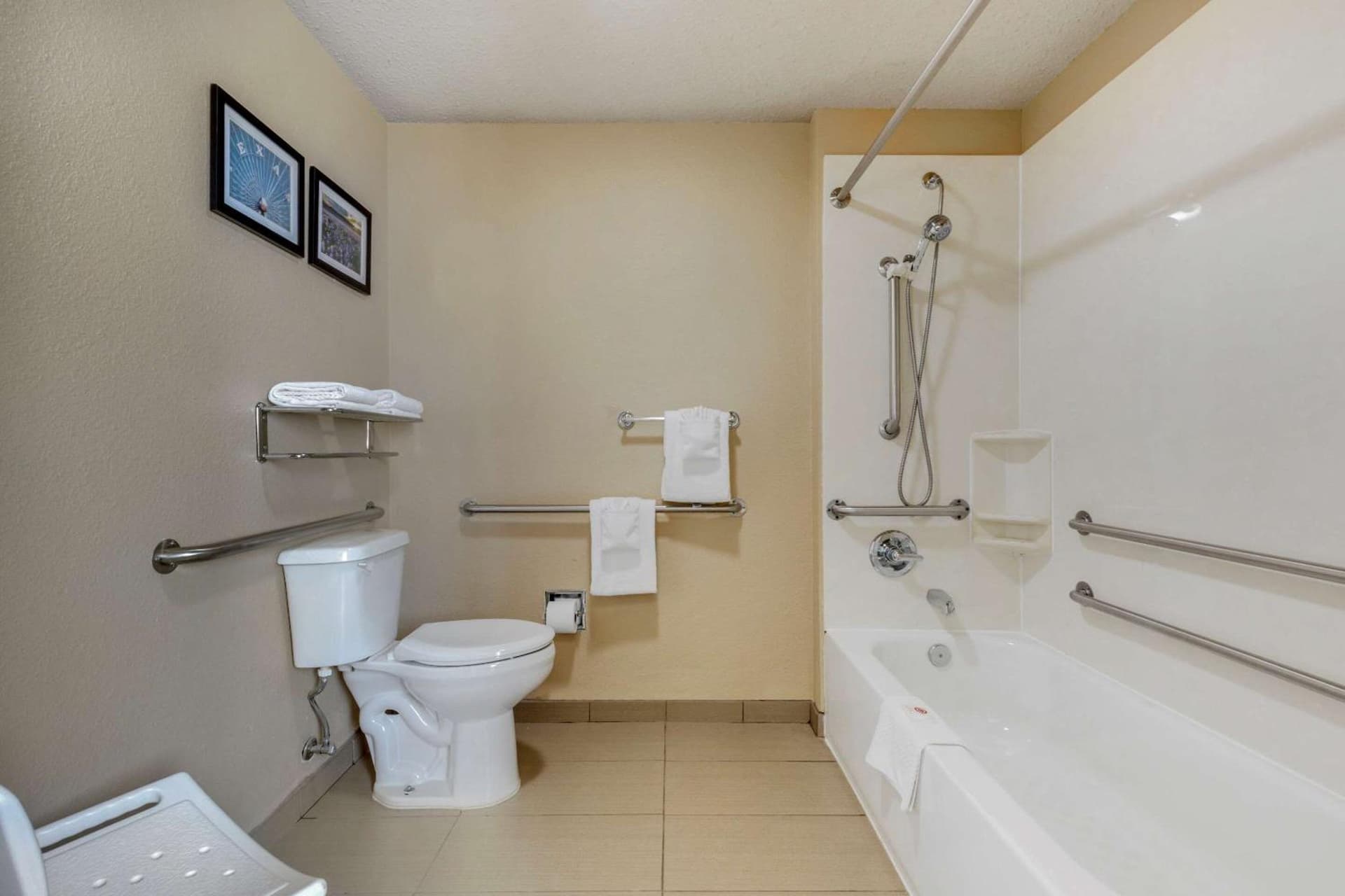 Comfort Suites Waco North - Near University Area interior in Waco, TX — gallery photo 2