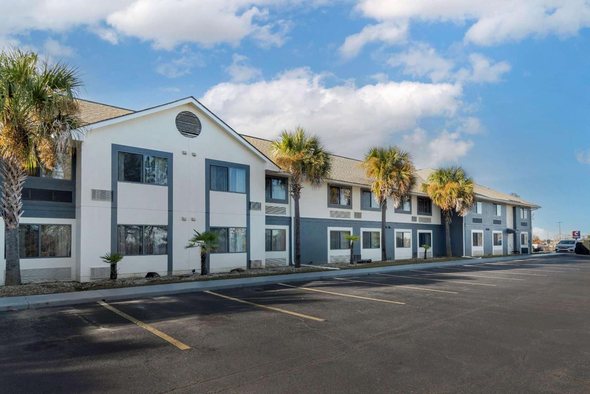 Comfort Inn & Suites - near Robins Air Force Base Main Gate interior in Warner Robins, GA — gallery photo 2