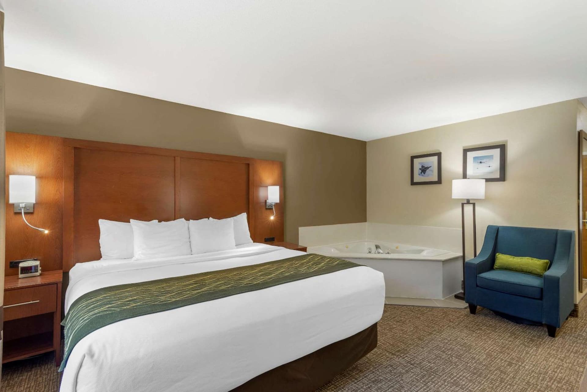 Comfort Inn & Suites - near Robins Air Force Base Main Gate gallery photo in Warner Robins, GA — image 25