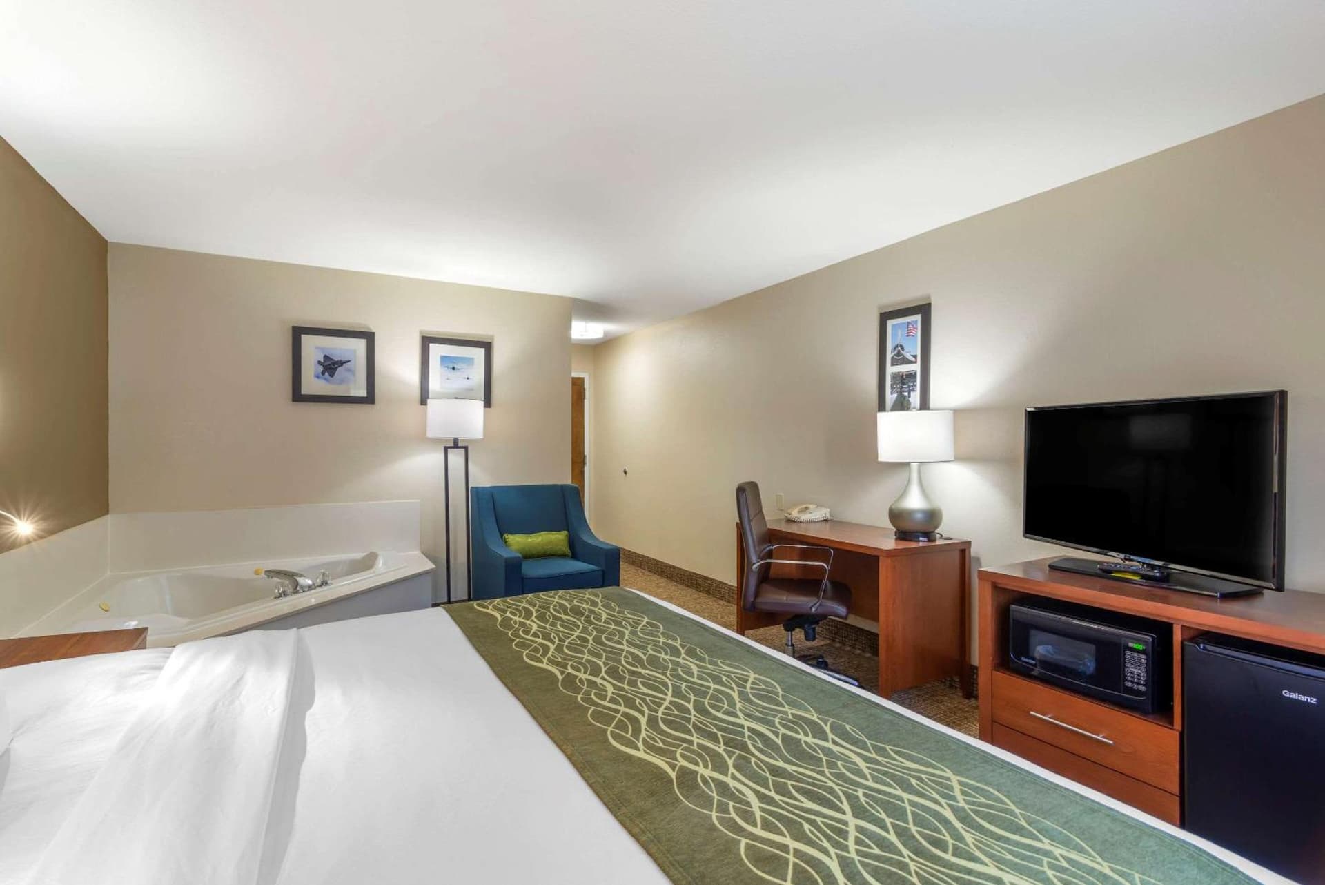 Comfort Inn & Suites - near Robins Air Force Base Main Gate gallery photo in Warner Robins, GA — image 10