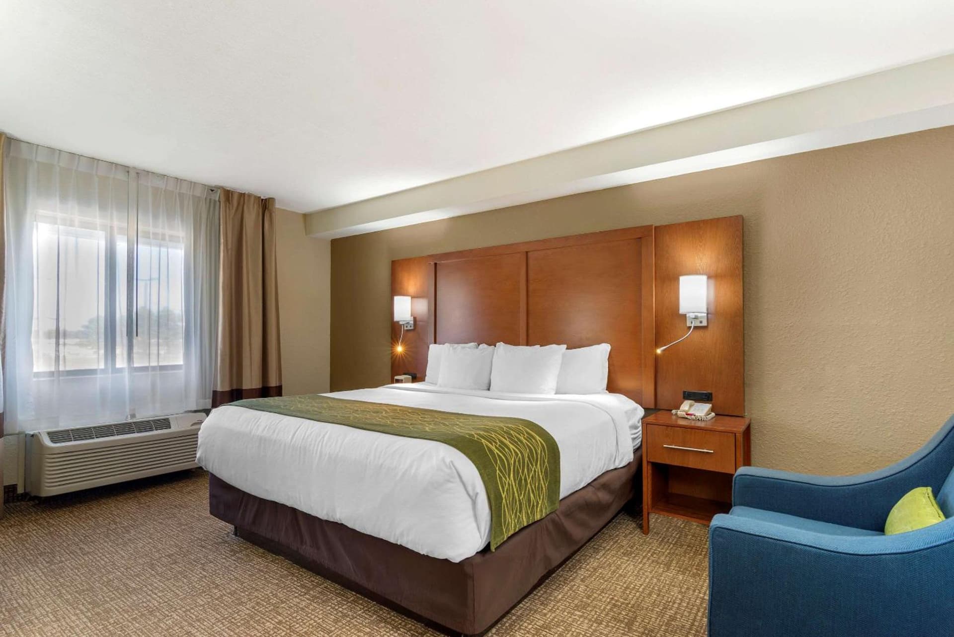 Comfort Inn & Suites - near Robins Air Force Base Main Gate gallery photo in Warner Robins, GA — image 7