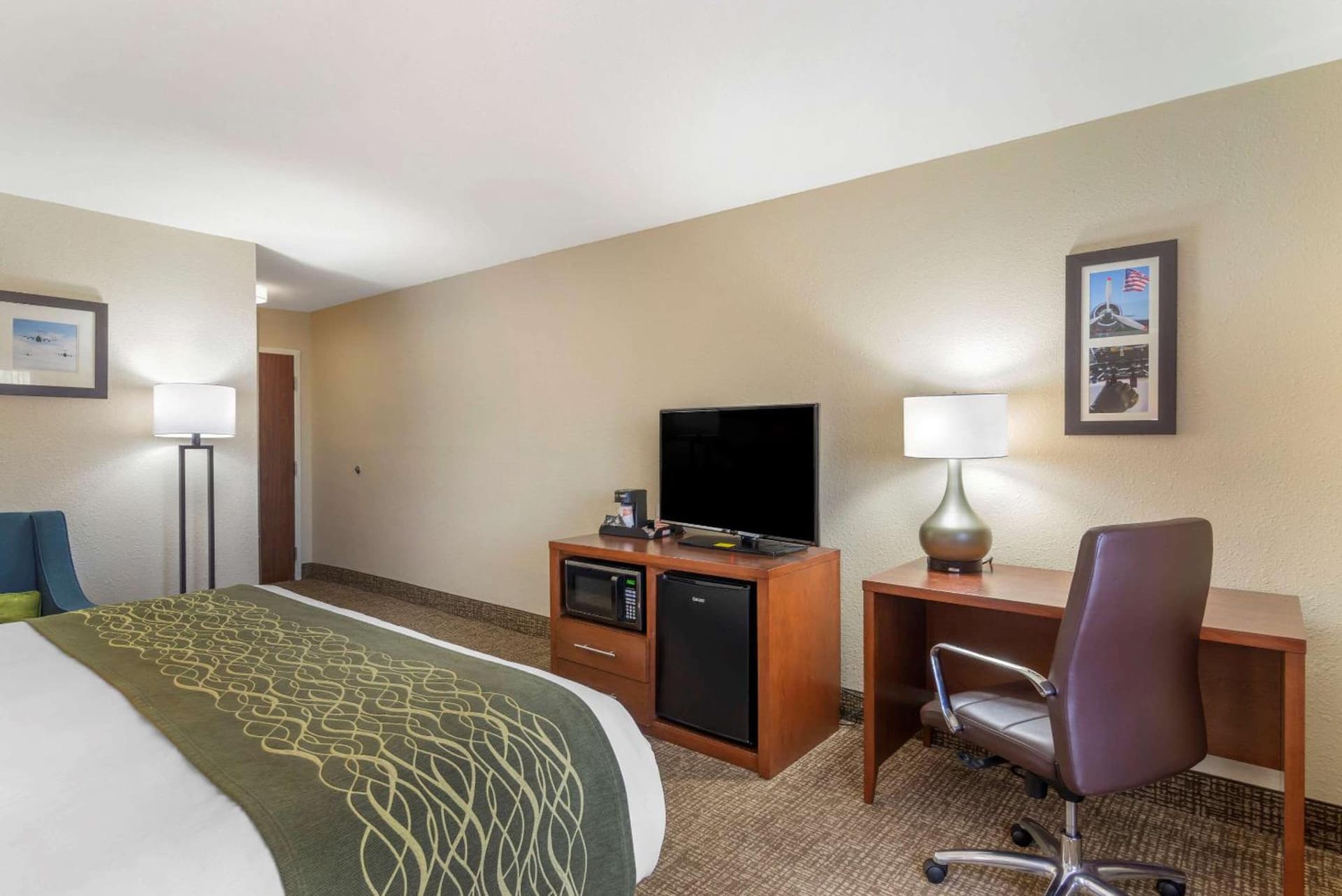 Comfort Inn & Suites - near Robins Air Force Base Main Gate gallery photo in Warner Robins, GA — image 31