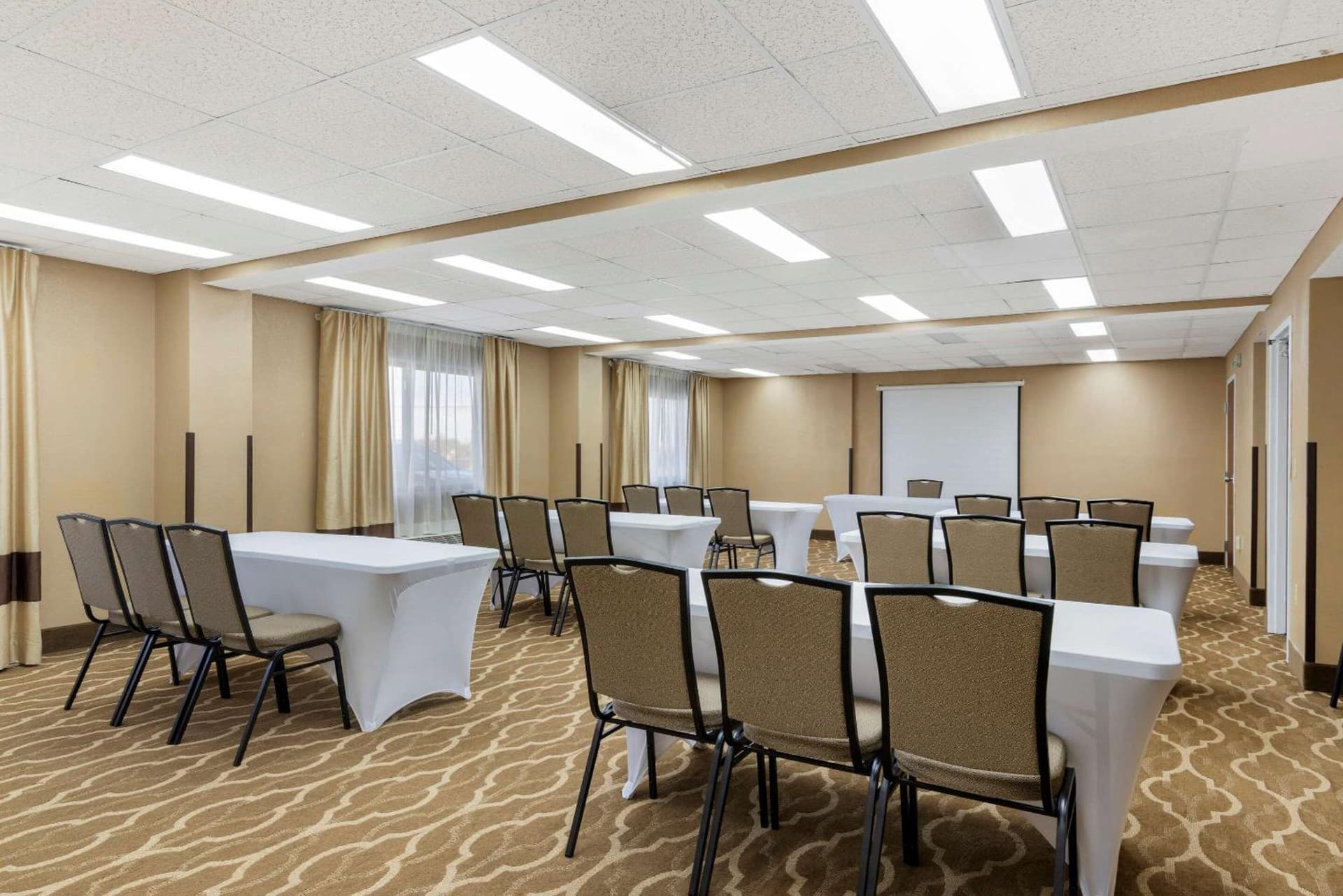 Comfort Inn & Suites - near Robins Air Force Base Main Gate gallery photo in Warner Robins, GA — image 11