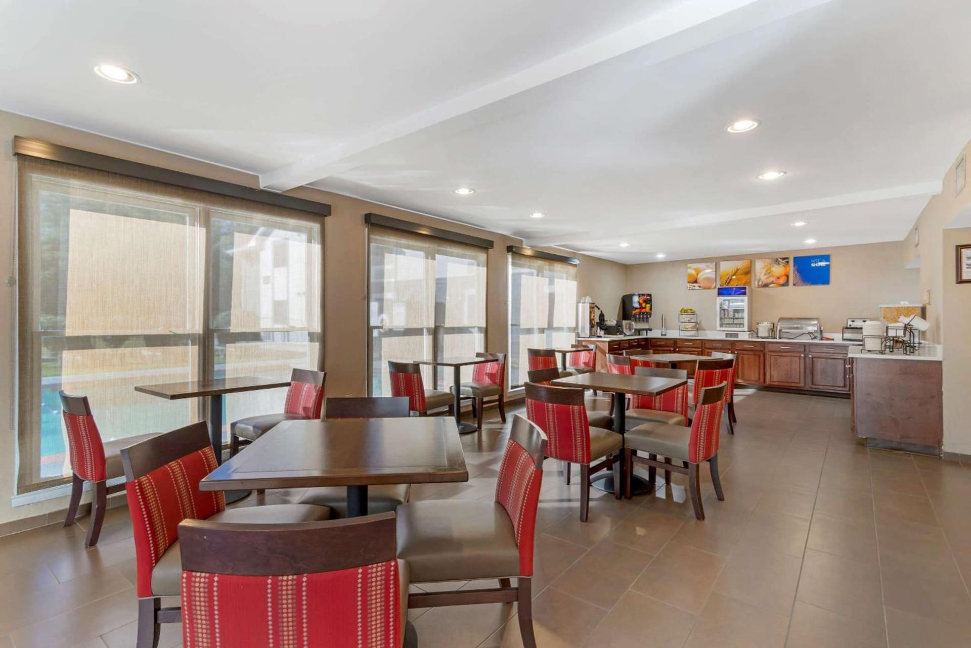 Comfort Inn & Suites - near Robins Air Force Base Main Gate gallery photo in Warner Robins, GA — image 8