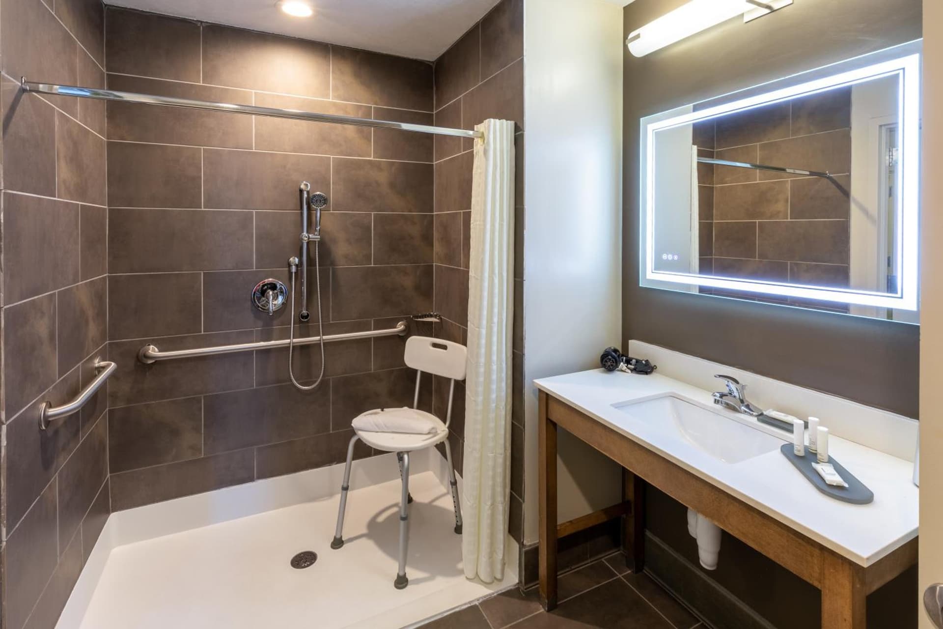 La Quinta Inn & Suites by Wyndham Tulsa Downtown - Route 66 gallery photo in Tulsa, OK — image 30