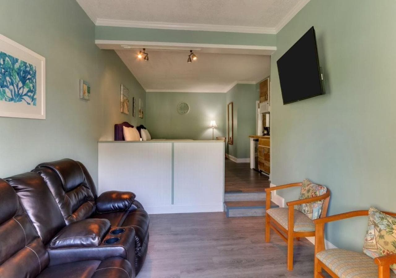 Palm Suites gallery photo in Atlantic Beach, NC — image 5