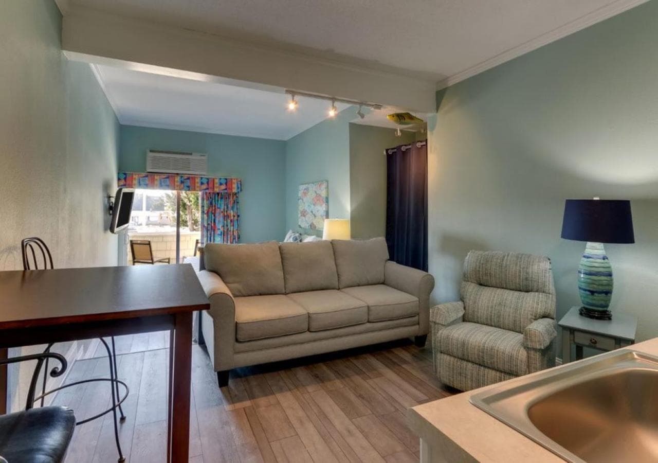 Palm Suites gallery photo in Atlantic Beach, NC — image 15