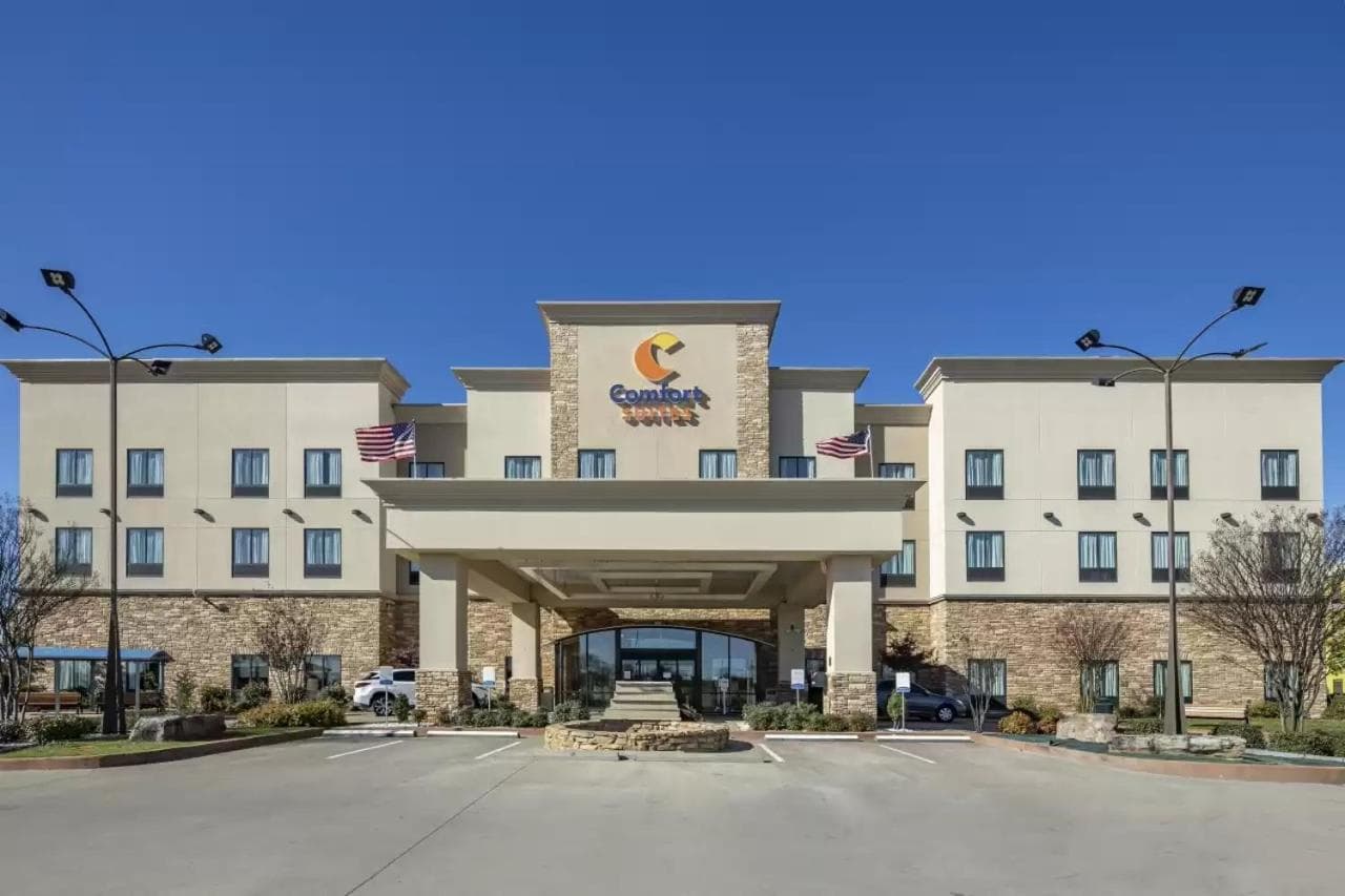 Comfort Suites Batesville featured exterior or lobby in Batesville, MS — similar hotel