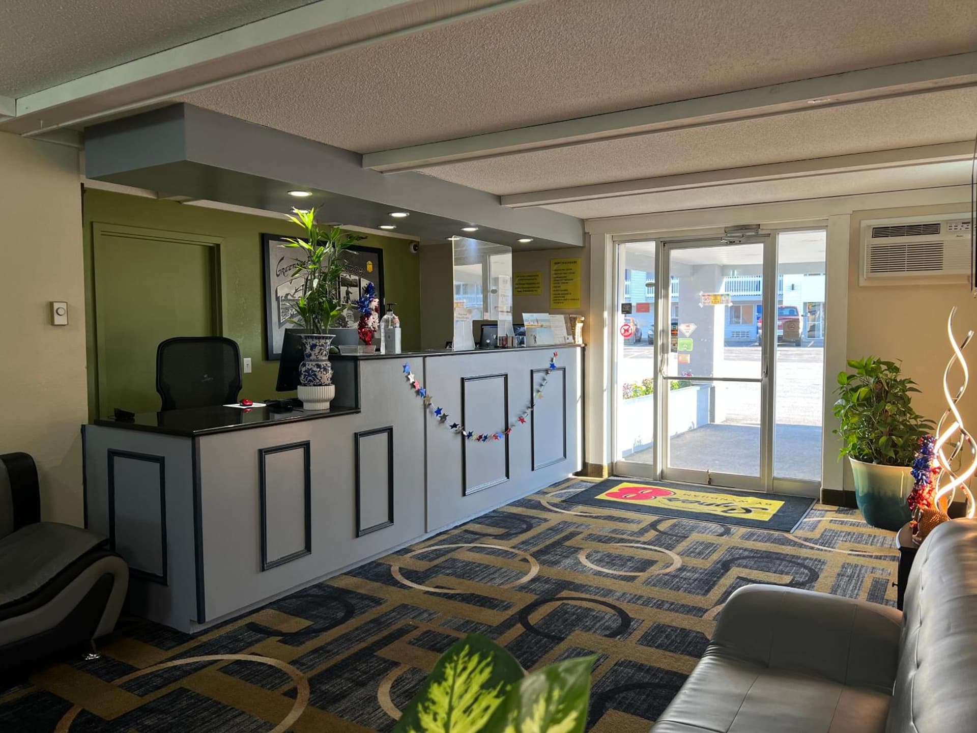 Super 8 by Wyndham Bangor interior in Bangor, ME — gallery photo 2