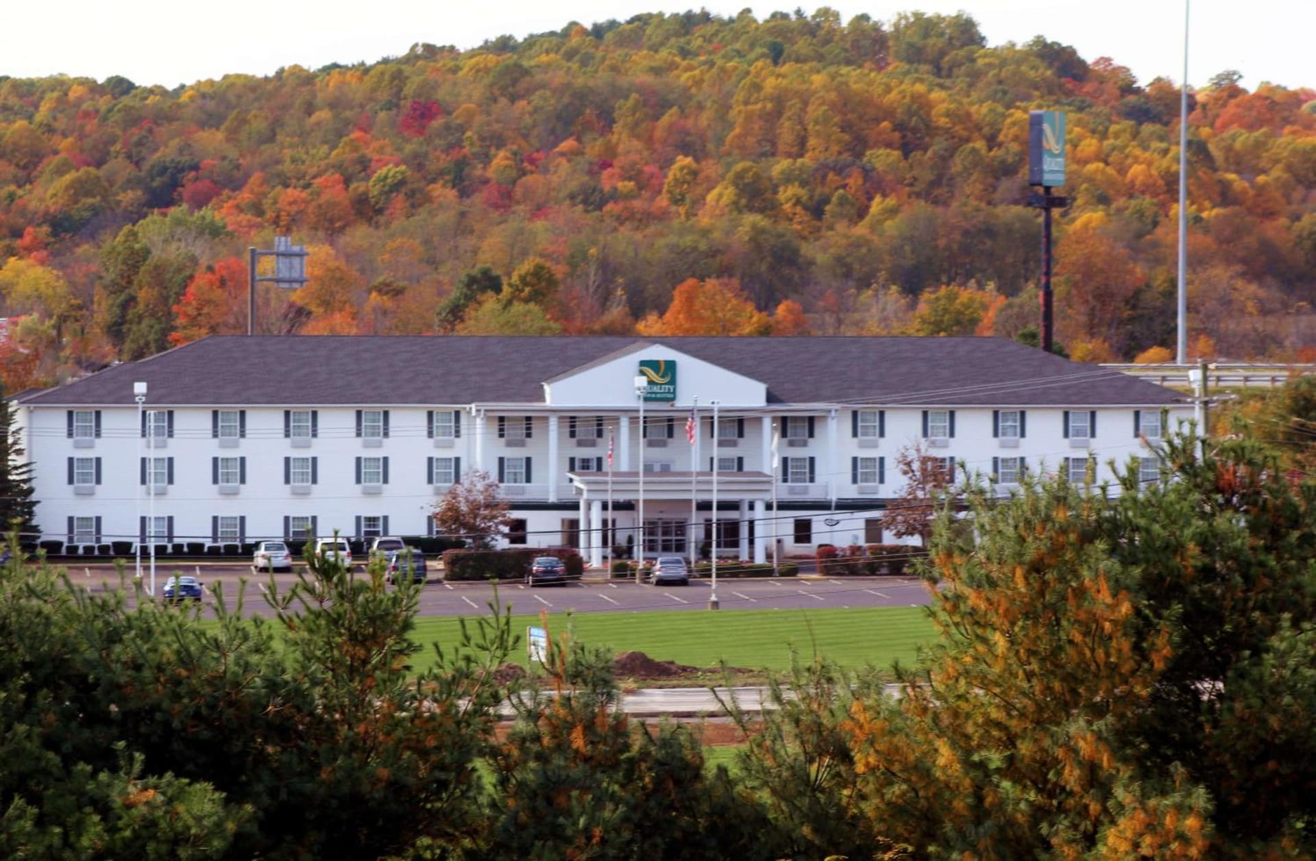 Quality Inn & Suites Bellville - Mansfield interior in Bellville, OH — gallery photo 2