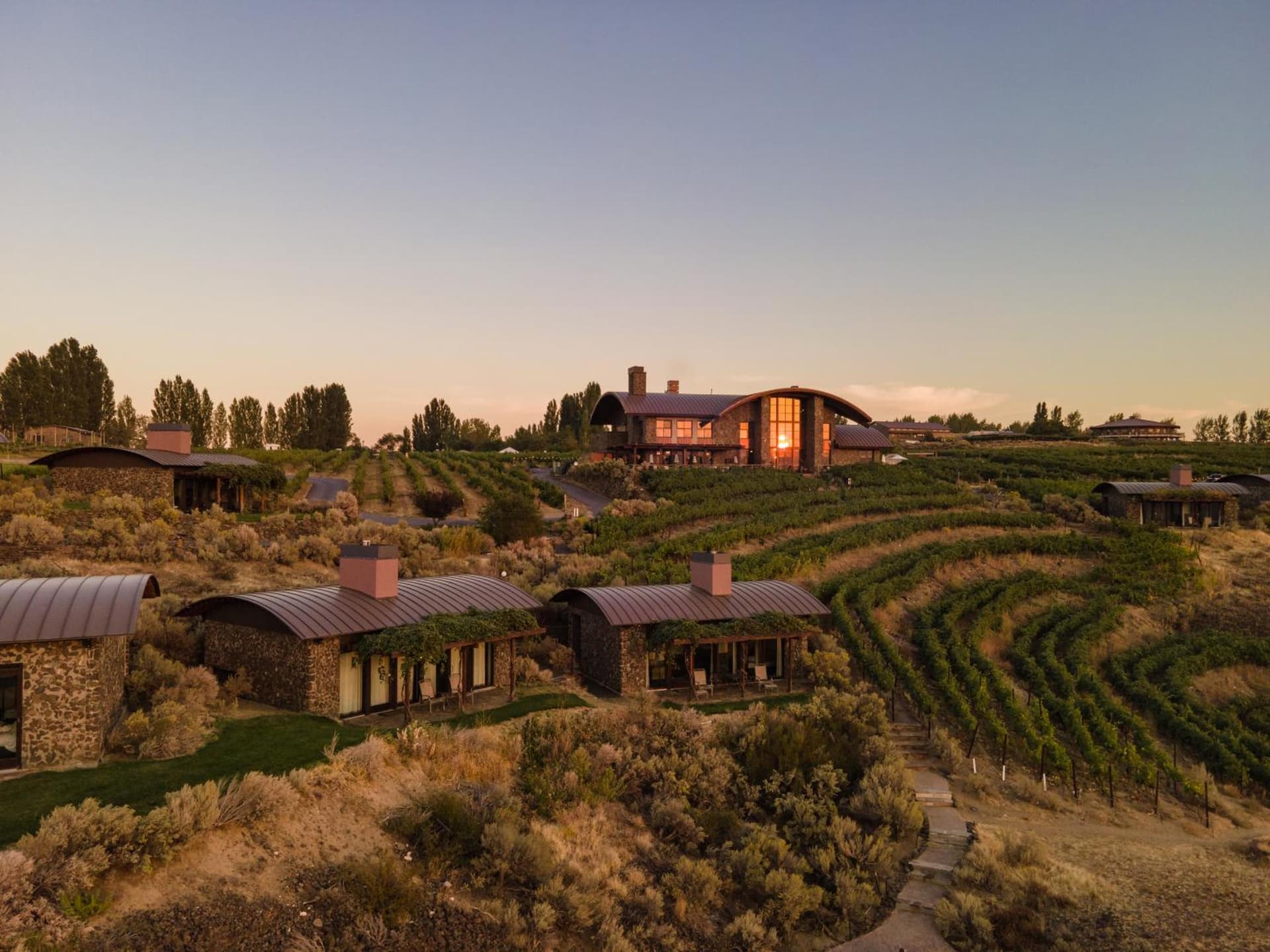 Sagecliffe Resort & Spa featured exterior or lobby in George, WA — similar hotel