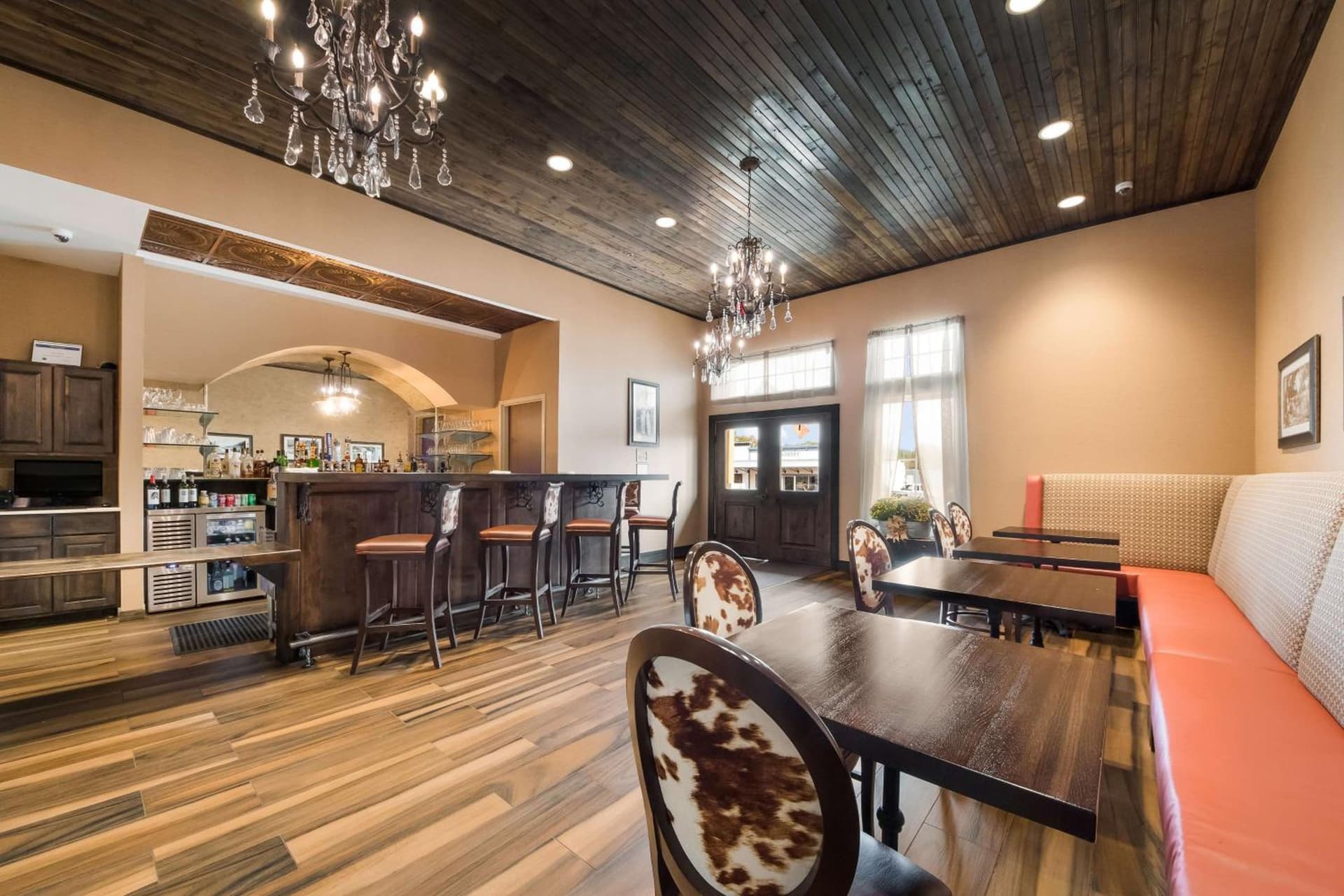 Best Western Bandera Suites & Saloon property views in Bandera, TX — gallery photo 3