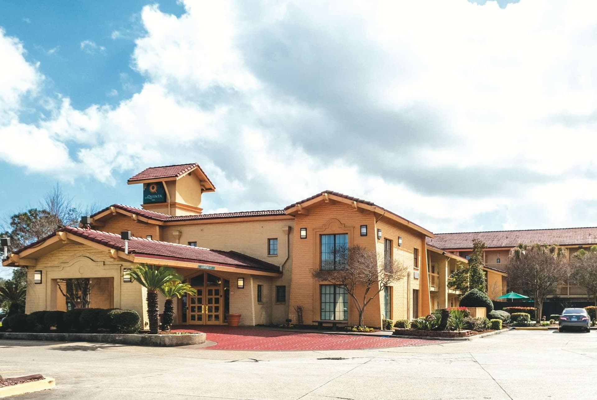 La Quinta Inn by Wyndham New Orleans West Bank / Gretna featured exterior or lobby in Gretna, LA — similar hotel
