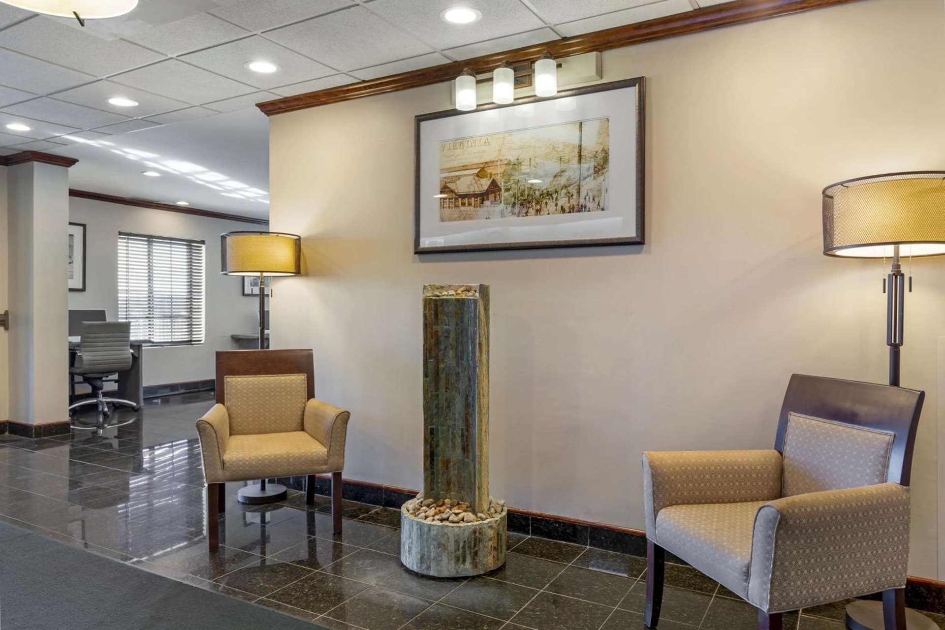 Best Western Plus South Hill Inn interior in South Hill, VA — gallery photo 2