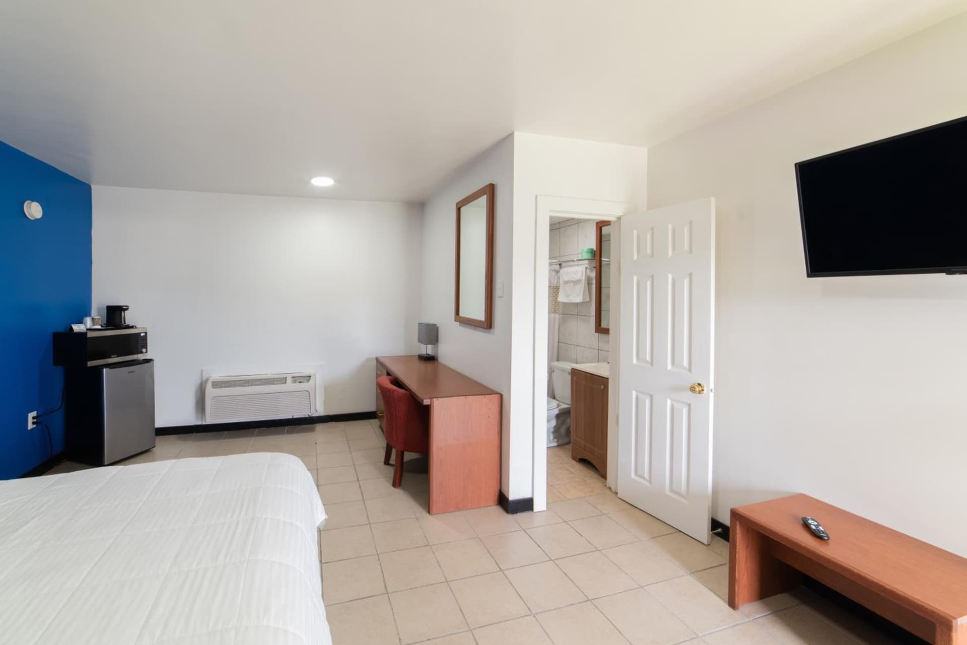 American Inn featured exterior or lobby in Baton Rouge, LA — similar hotel