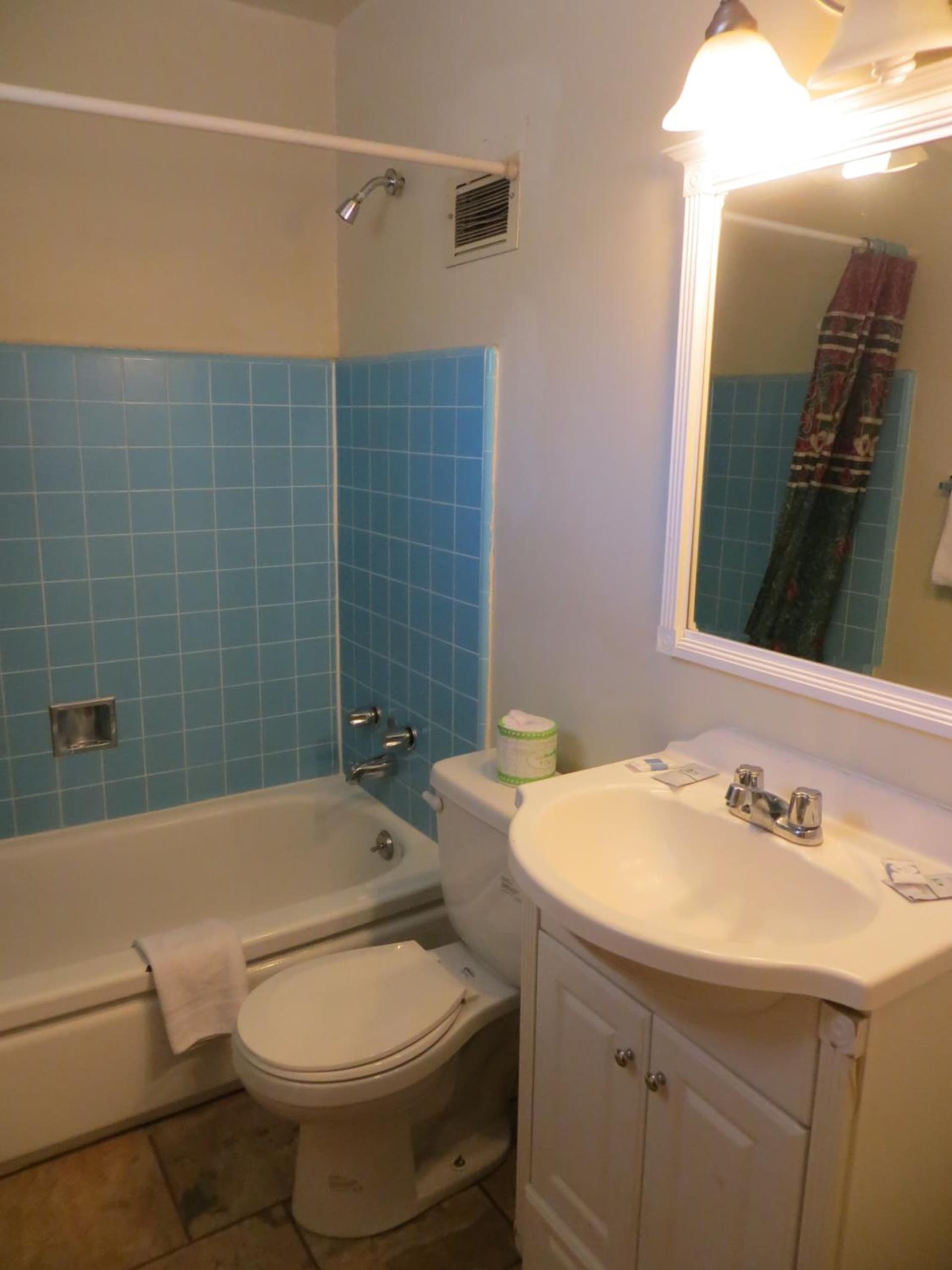 Cedar Inn & Suites interior in South Lake Tahoe, CA — gallery photo 2