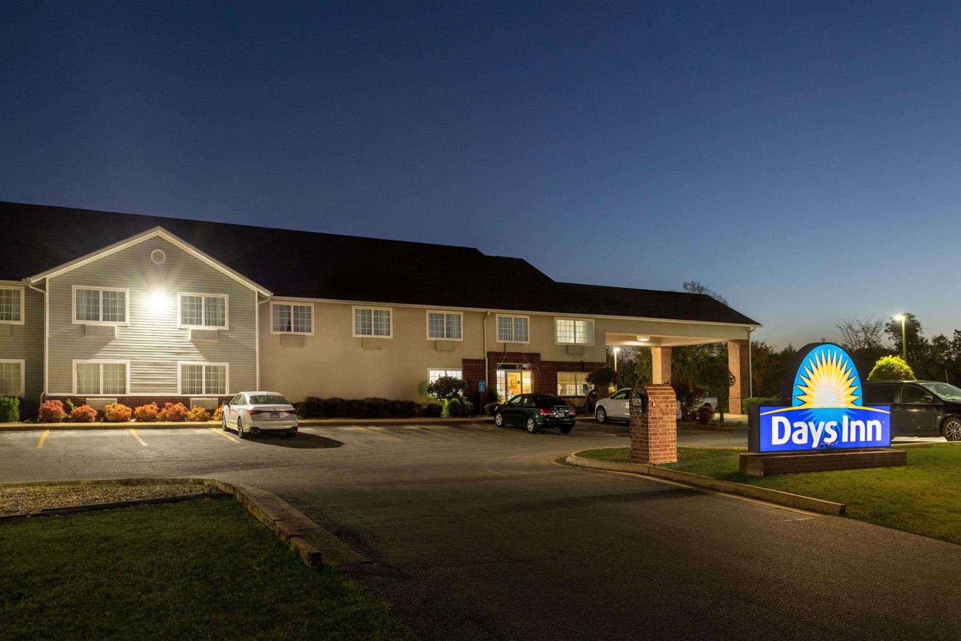 Days Inn by Wyndham Mountain Home interior in Mountain Home, AR — gallery photo 2
