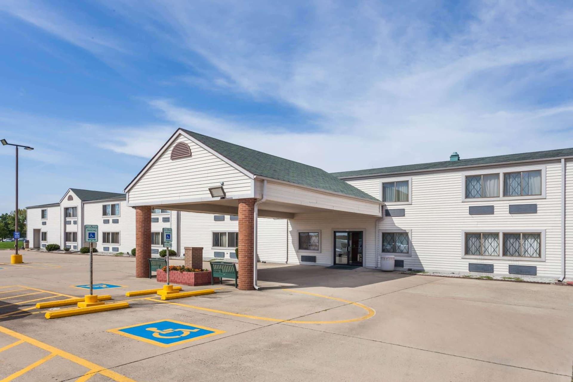 Baymont by Wyndham Decatur — hotel in Decatur, Illinois