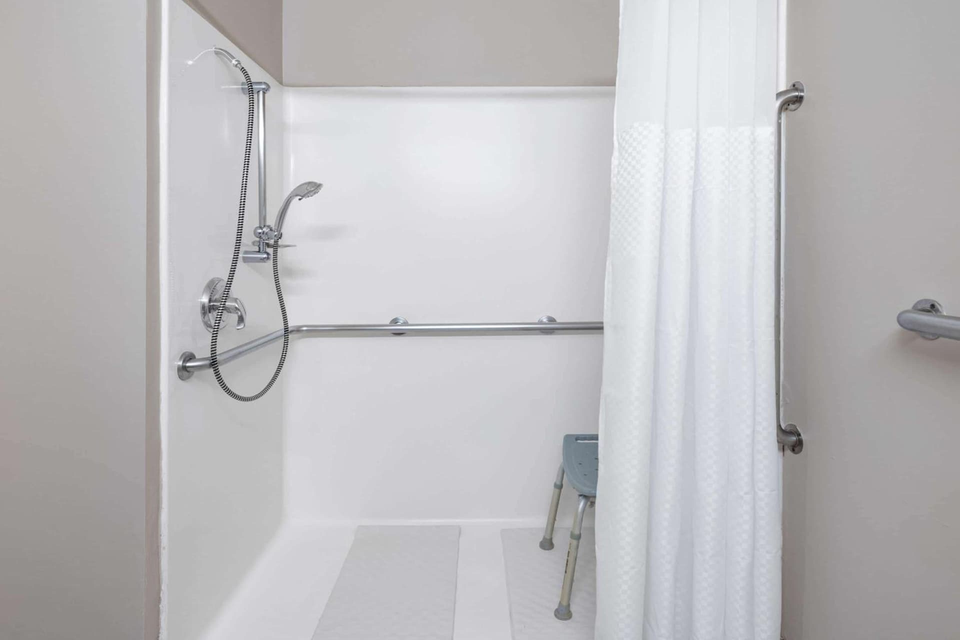 Baymont by Wyndham Gurnee gallery photo in Gurnee, IL — image 43