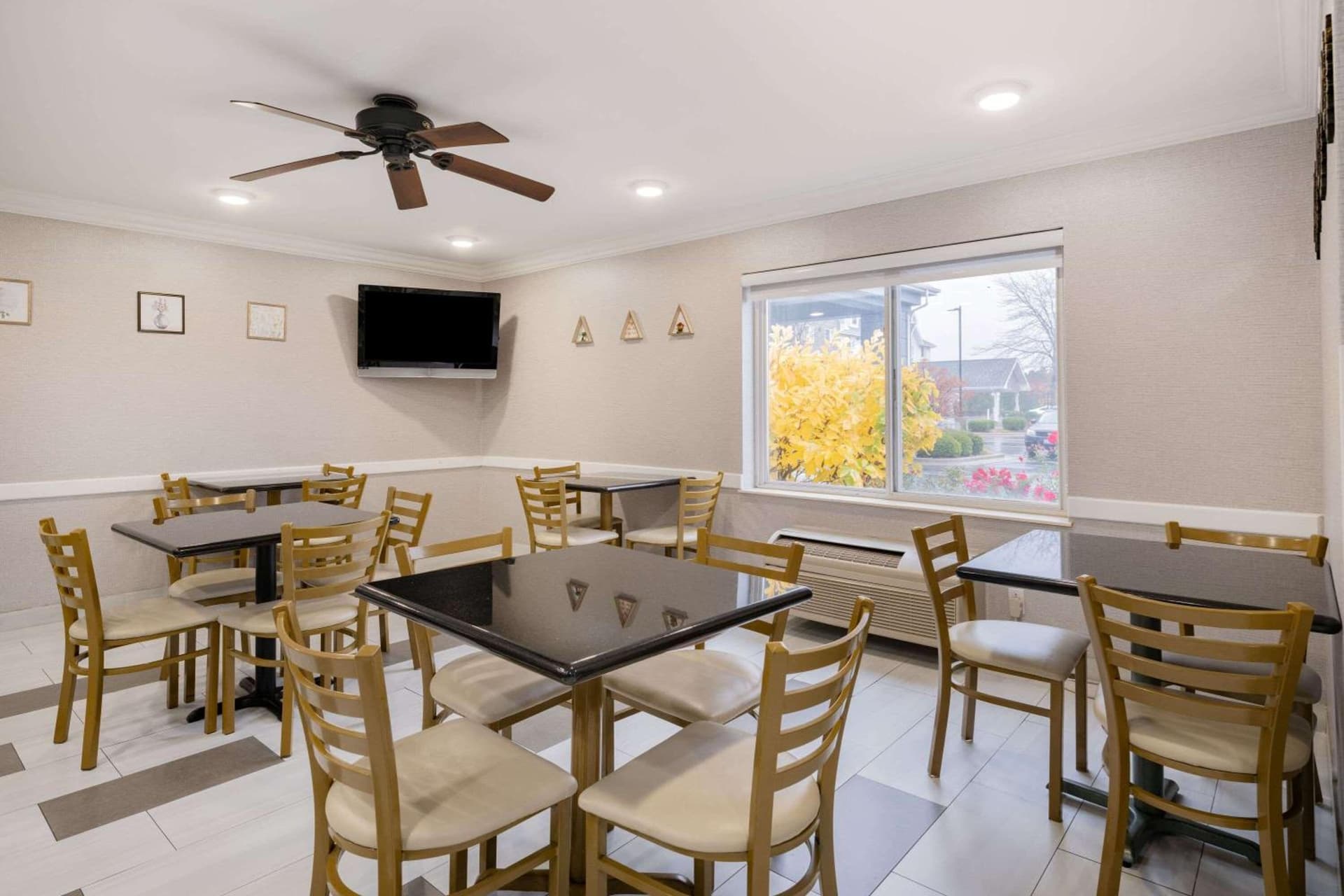 Baymont by Wyndham Gurnee gallery photo in Gurnee, IL — image 42