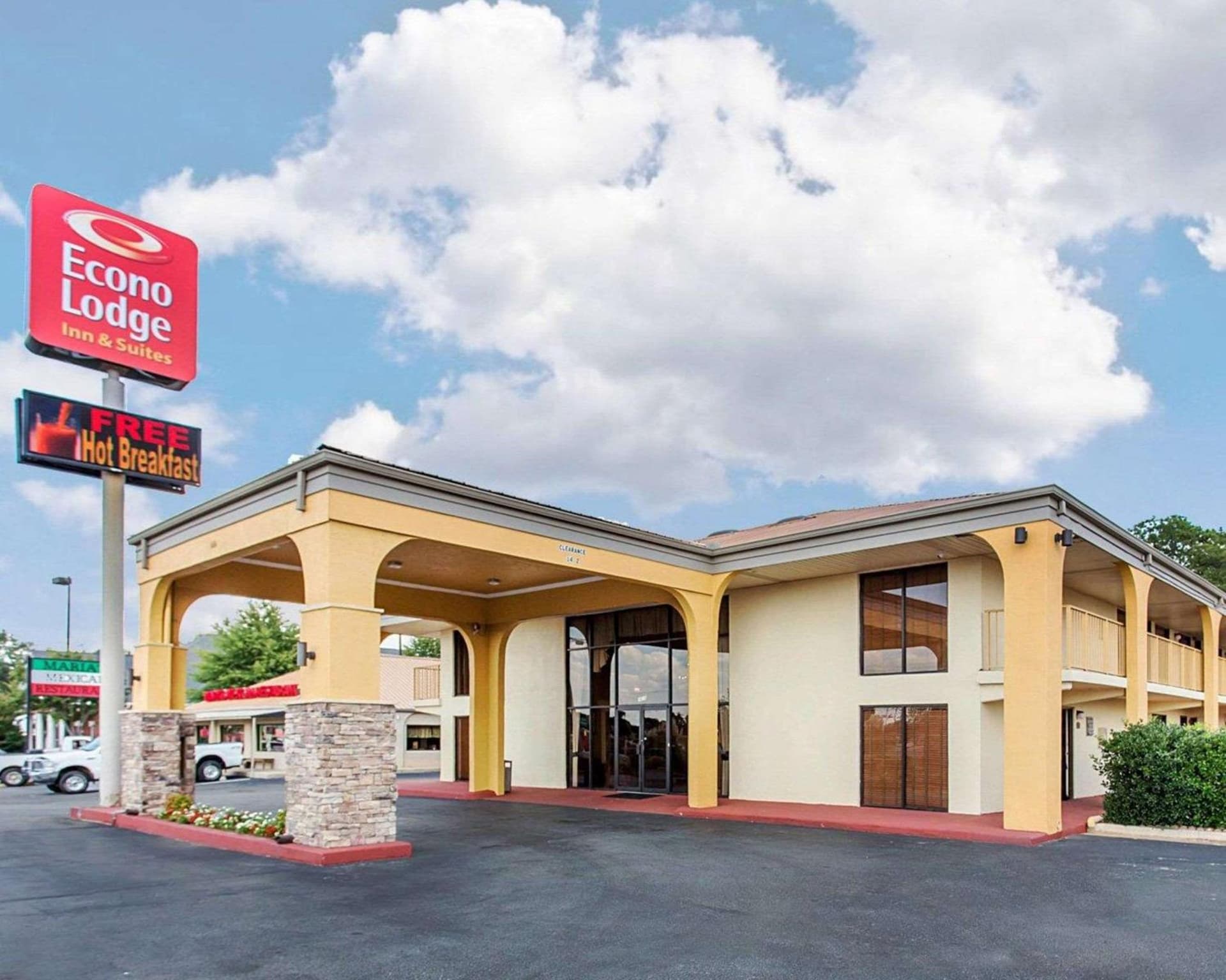 Econo Lodge Inn & Suites Griffin North interior in Griffin, GA — gallery photo 2