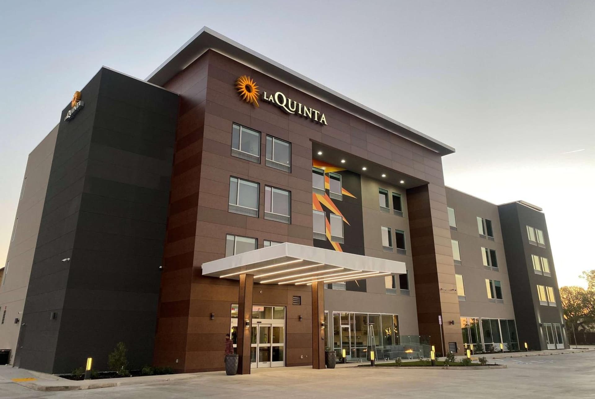 La Quinta Inn & Suites by Wyndham Galt Lodi North featured exterior or lobby in Galt, CA — similar hotel