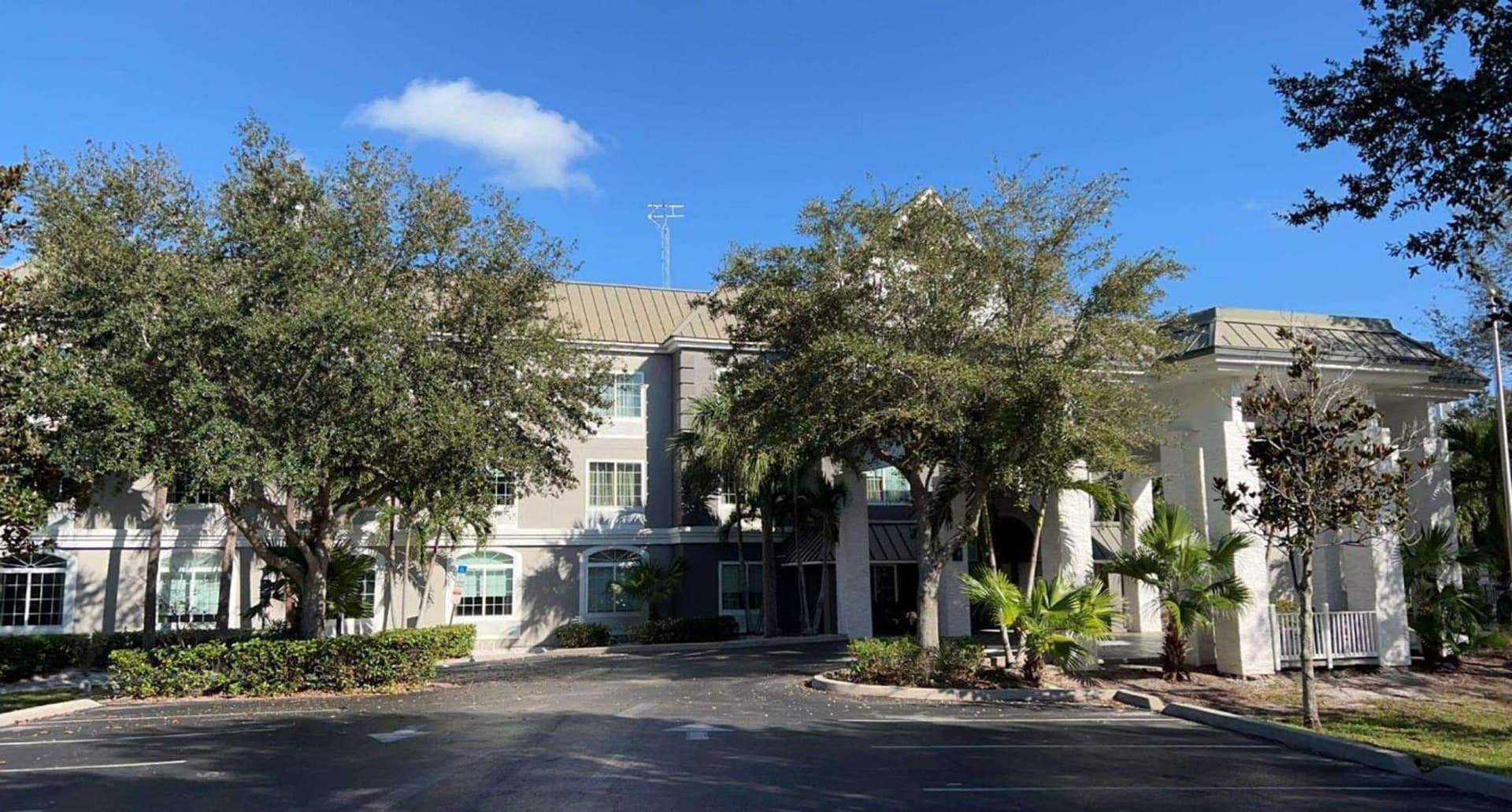 Hotel Flamingo Inn & Suites Vero Beach I-95 — hotel in Vero Beach, Florida