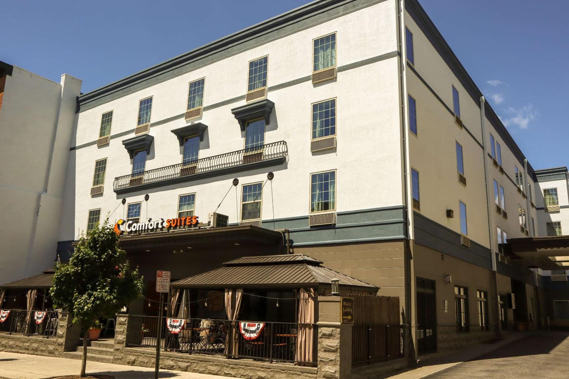 Comfort Suites Downtown Carlisle interior in Carlisle, PA — gallery photo 2