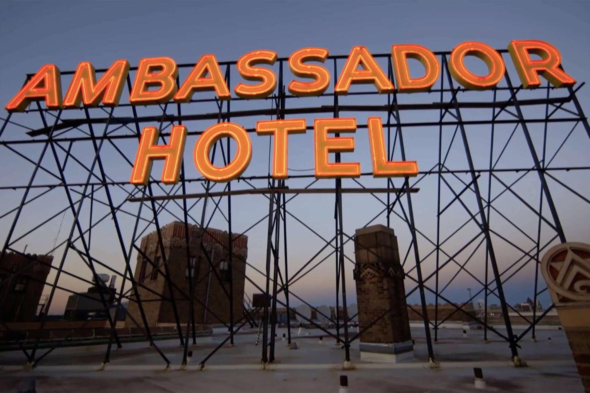 Ambassador Hotel Milwaukee, Trademark Collection by Wyndham interior in Milwaukee, WI — gallery photo 2