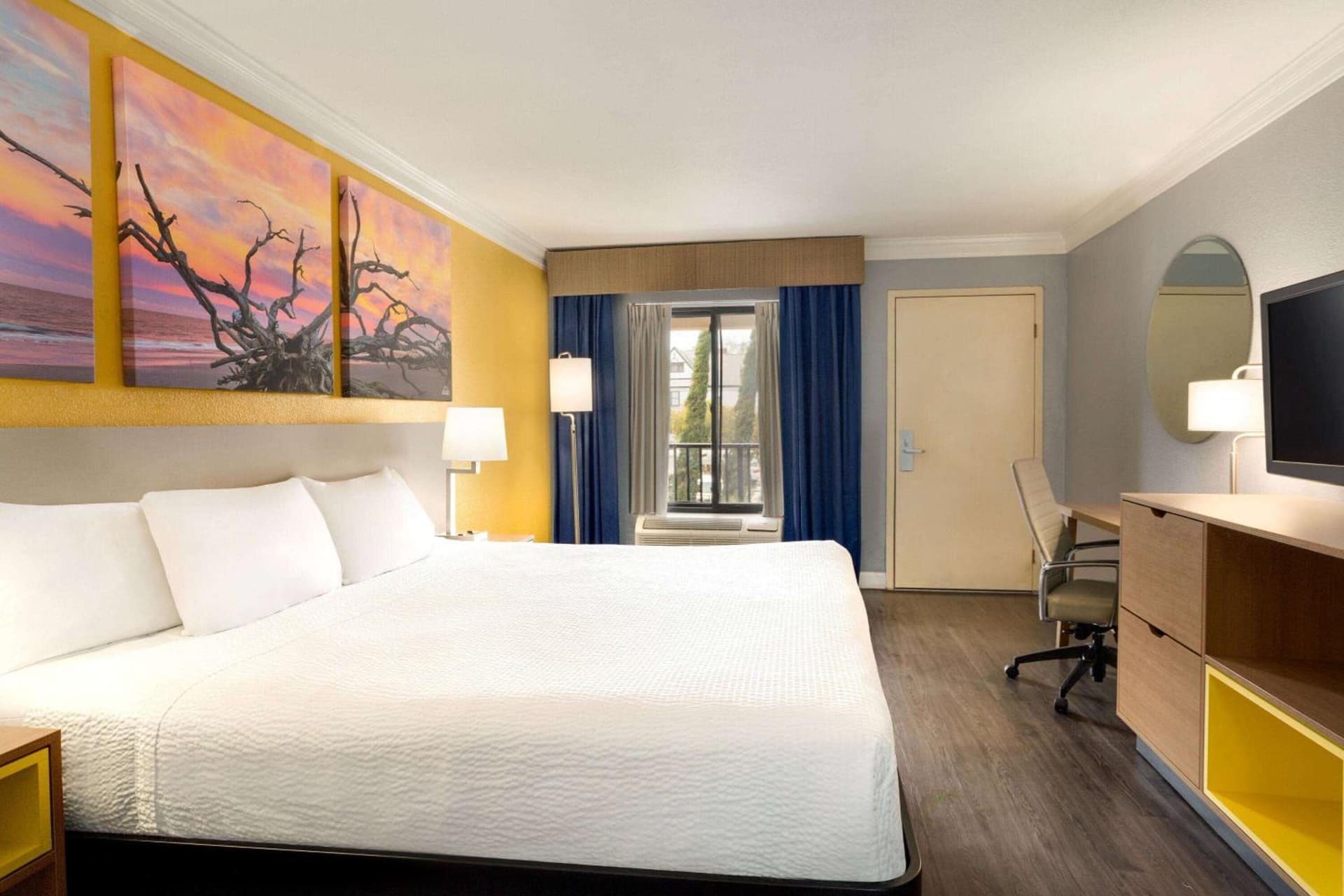 Days Inn by Wyndham Pensacola - Historic Downtown property views in Pensacola, FL — gallery photo 3