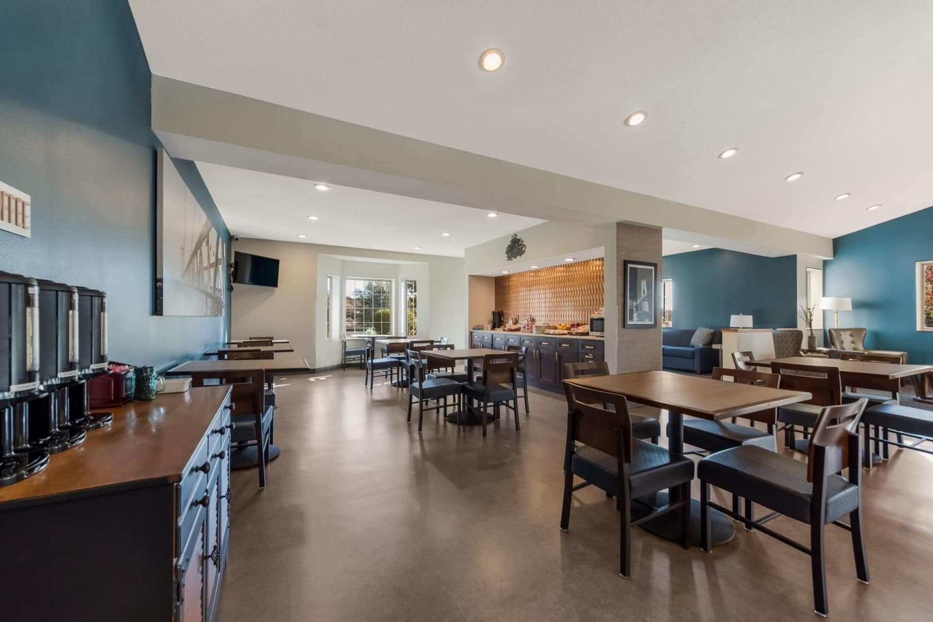 SureStay Plus Hotel by Best Western Highland Poughkeepsie gallery photo in Highland, NY — image 18