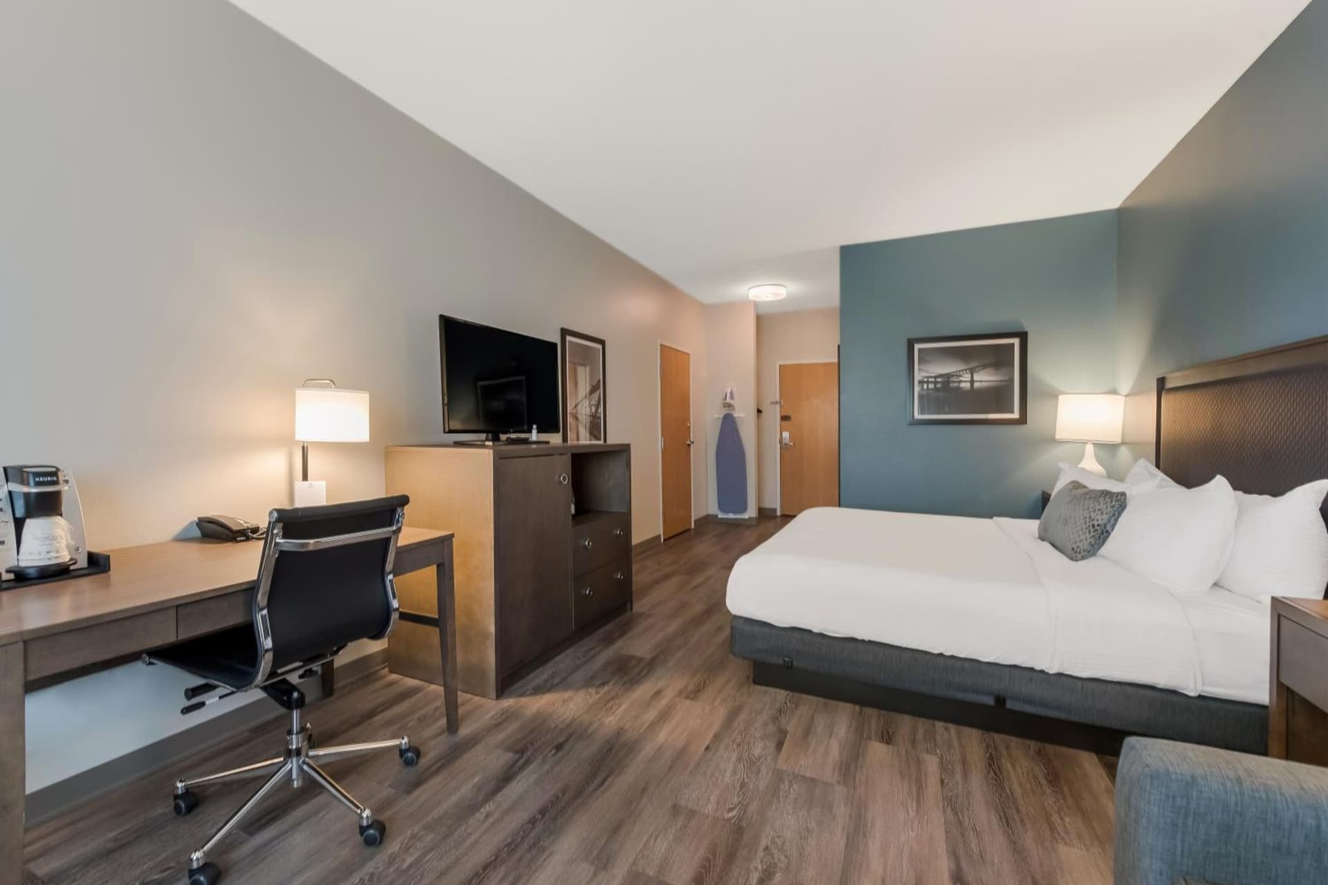 SureStay Plus Hotel by Best Western Highland Poughkeepsie gallery photo in Highland, NY — image 7