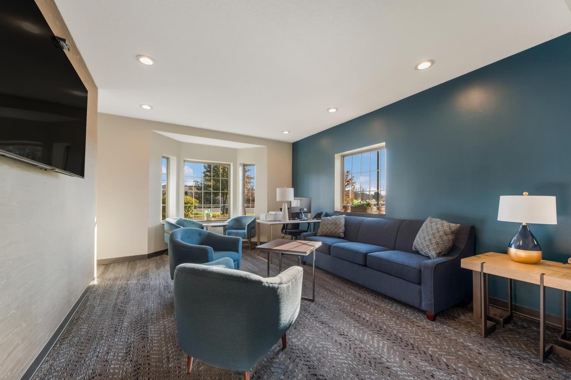 SureStay Plus Hotel by Best Western Highland Poughkeepsie gallery photo in Highland, NY — image 6