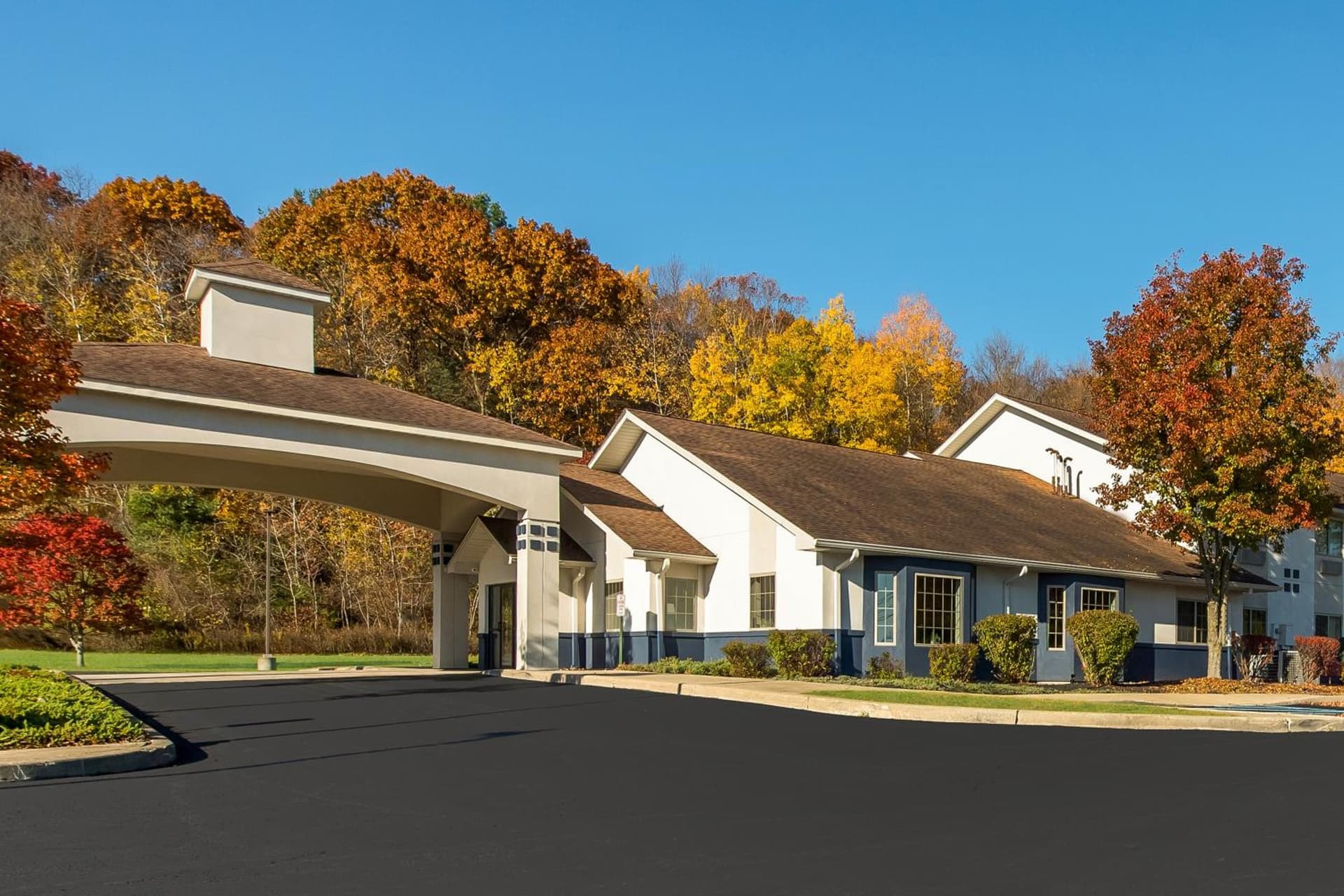 SureStay Plus Hotel by Best Western Highland Poughkeepsie interior in Highland, NY — gallery photo 2