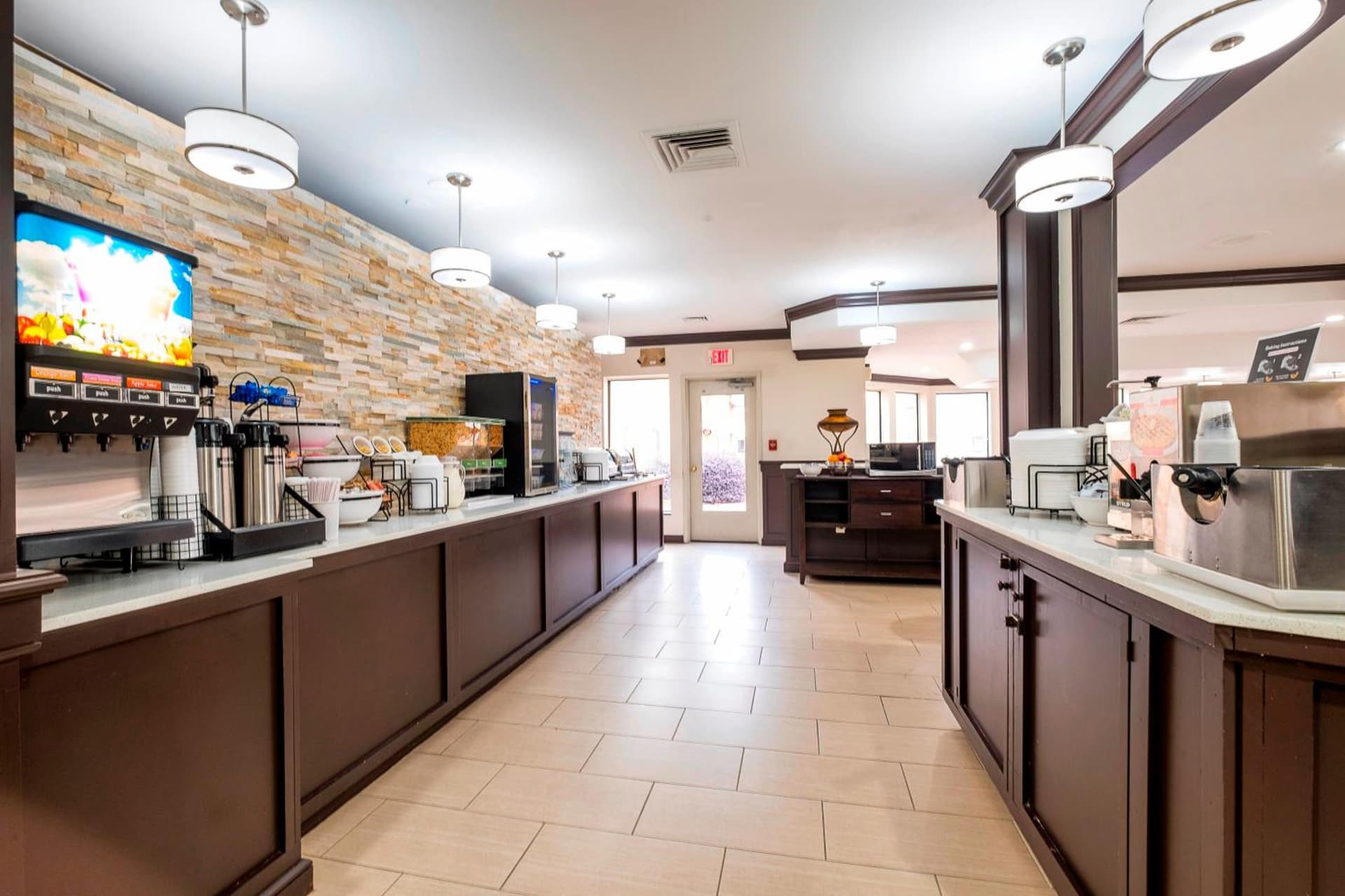 Red Roof Inn PLUS+ & Suites Knoxville West - Cedar Bluff gallery photo in Knoxville, TN — image 46