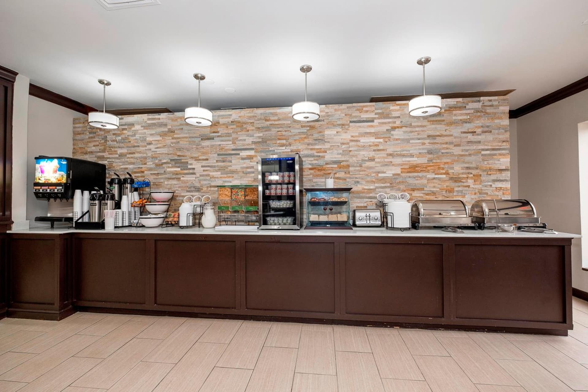 Red Roof Inn PLUS+ & Suites Knoxville West - Cedar Bluff gallery photo in Knoxville, TN — image 54