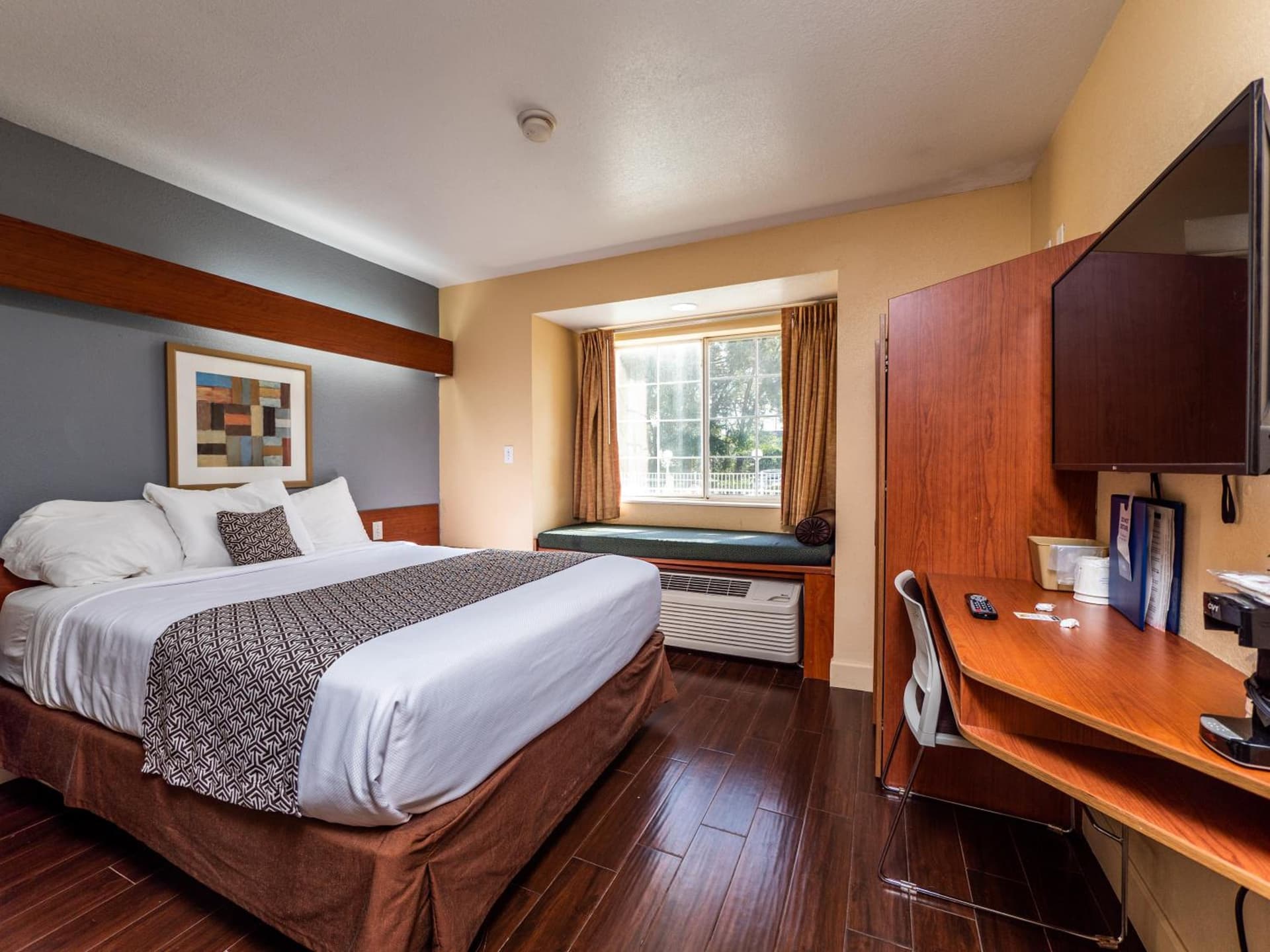Microtel Inn and Suites Ocala interior in Ocala, FL — gallery photo 2
