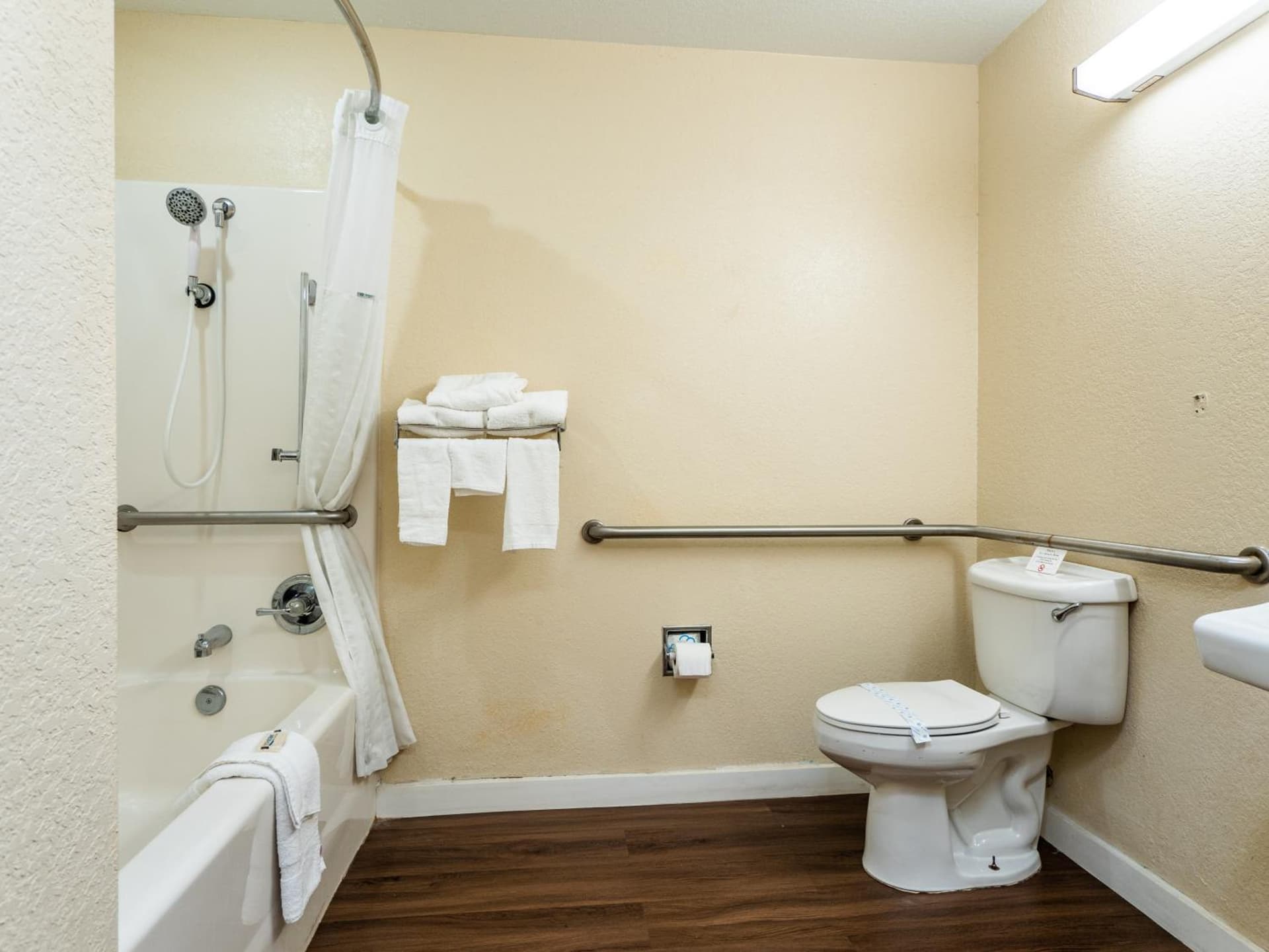 Microtel Inn and Suites Ocala gallery photo in Ocala, FL — image 6