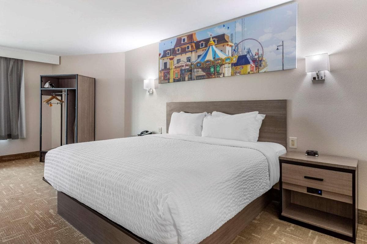 Clarion Pointe Galveston Seawall gallery photo in Galveston, TX — image 25