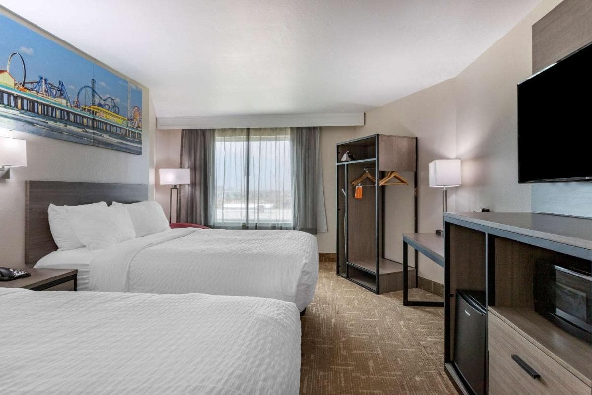 Clarion Pointe Galveston Seawall gallery photo in Galveston, TX — image 34