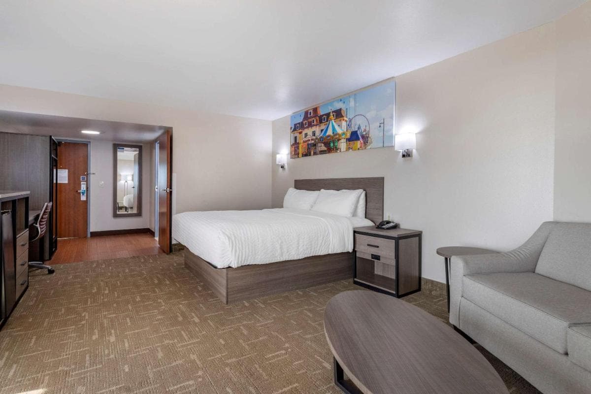 Clarion Pointe Galveston Seawall gallery photo in Galveston, TX — image 35