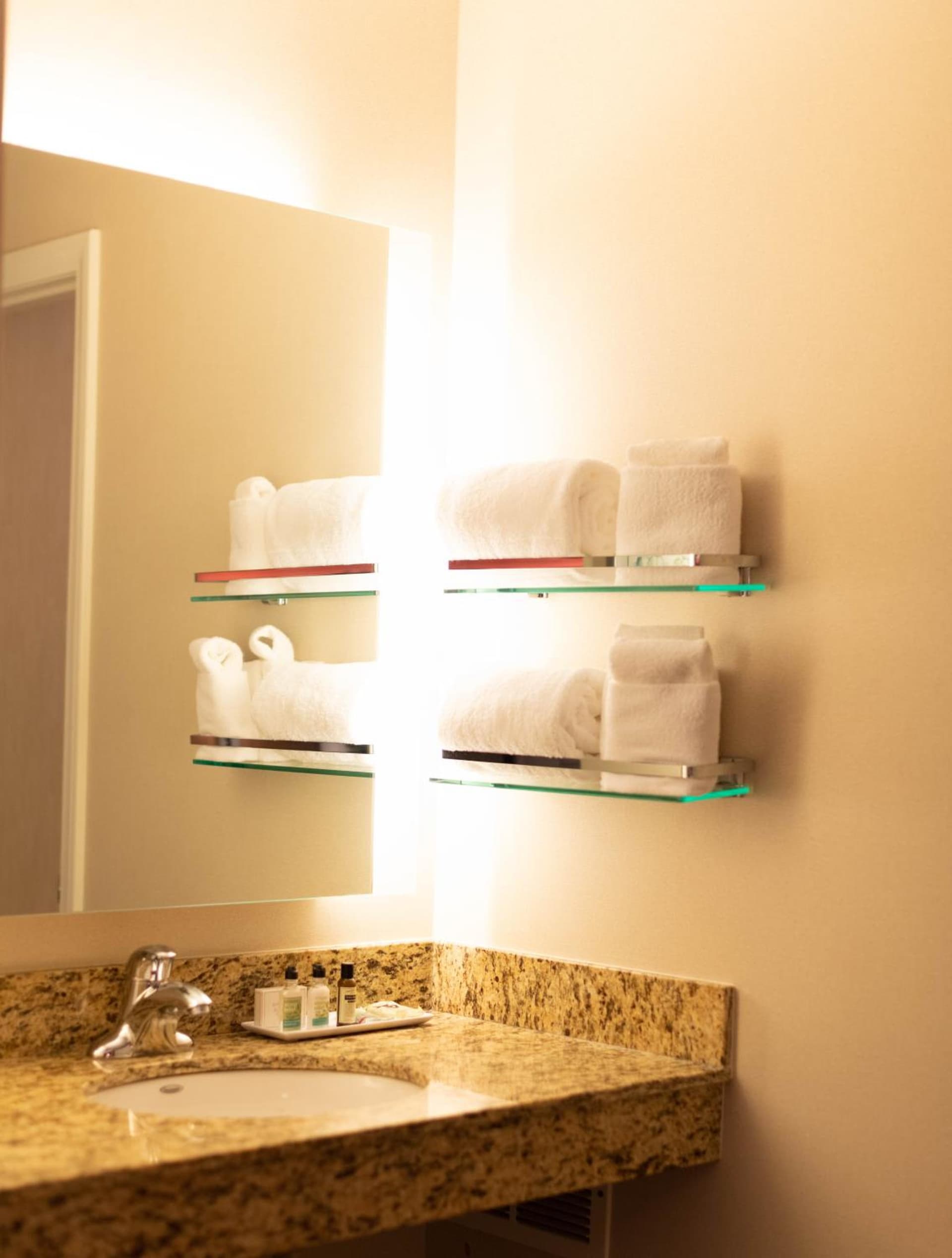 Hawthorn Suites by Wyndham Erie gallery photo in Erie, PA — image 17