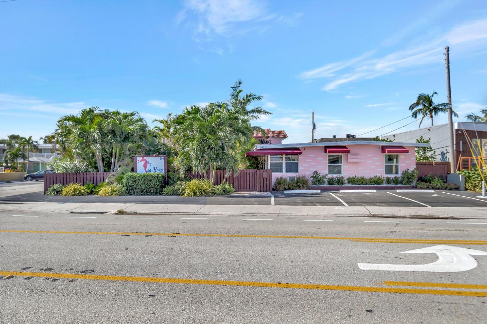 Seahorse Guesthouse featured exterior or lobby in Pompano Beach, FL — similar hotel