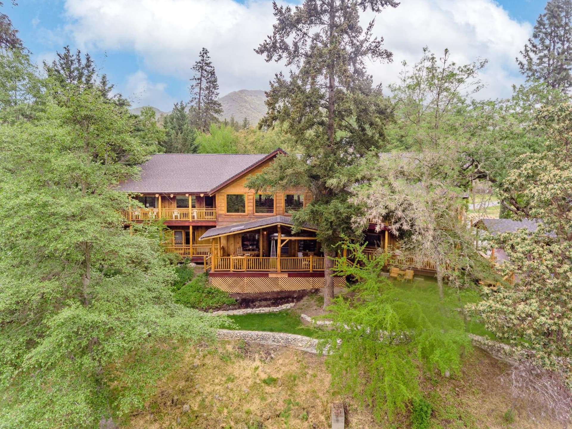 The Lindsay Lodge gallery photo in Applegate — image 36