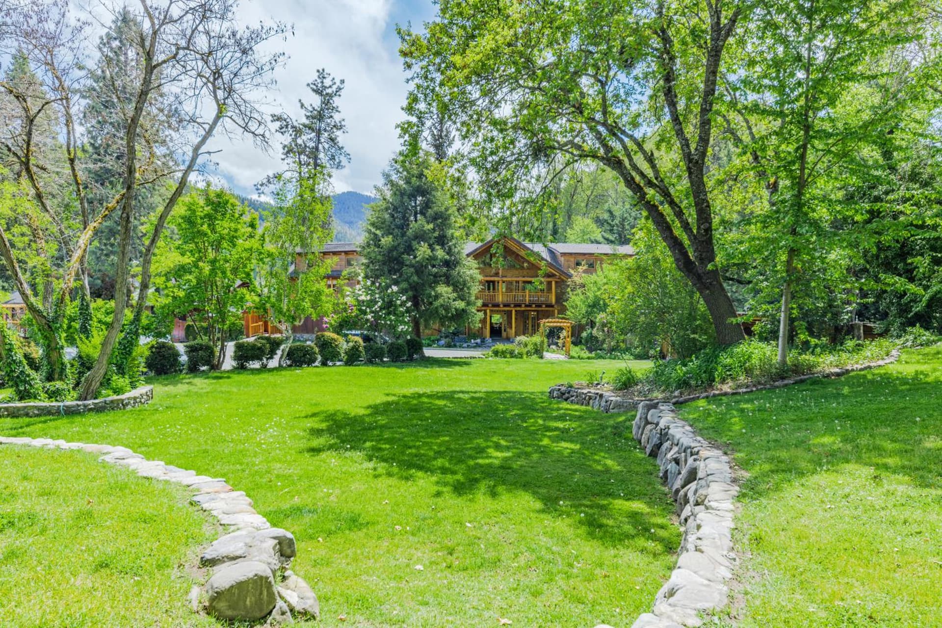 The Lindsay Lodge gallery photo in Applegate — image 11