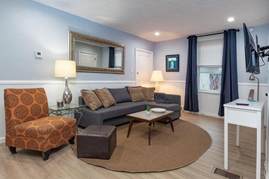 Stylish and Refined with Easy City Access featured exterior or lobby in Pittsburgh, PA — similar hotel