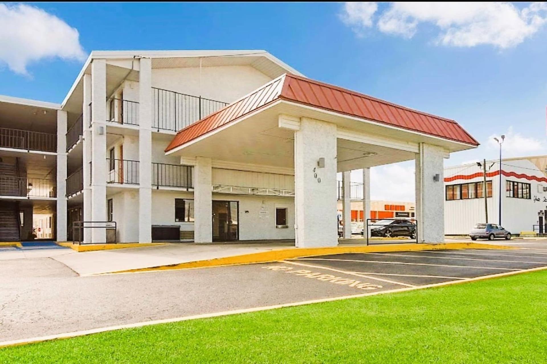 OYO Hotel Mobile, AL I-65 at Airport Blvd interior in Mobile, AL — gallery photo 2