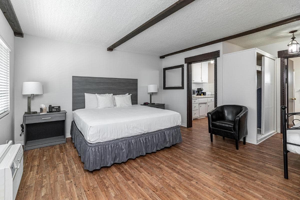 2021 Olive interior in Burbank, CA — gallery photo 2