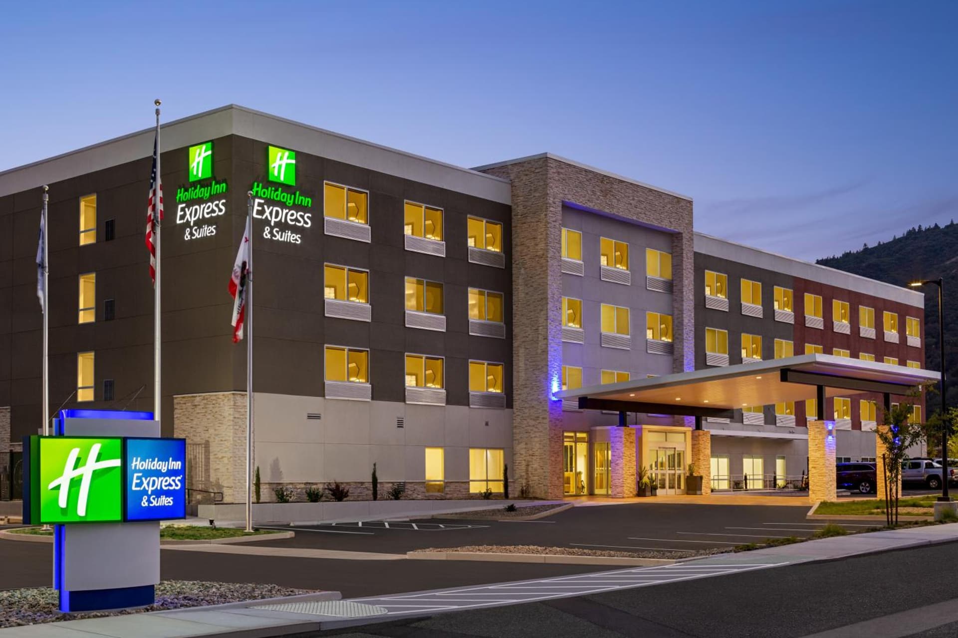 Holiday Inn Express & Suites - Ukiah by IHG interior in Ukiah, CA — gallery photo 2